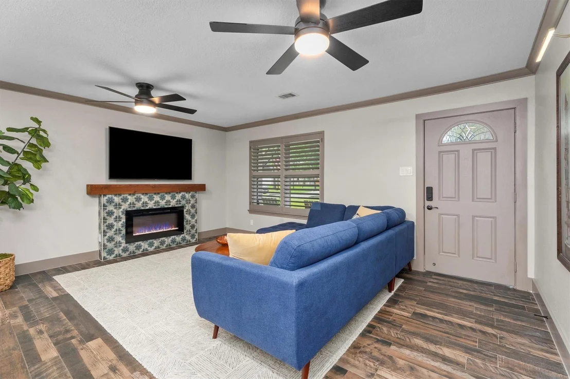 Photo of 1512 Glen Oaks Drive