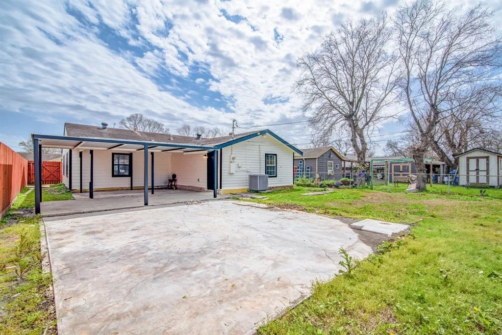 Photo of 2411 Camille Street
