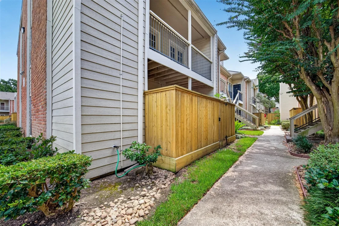 Photo of Unit 3D at 2001 Bering Drive