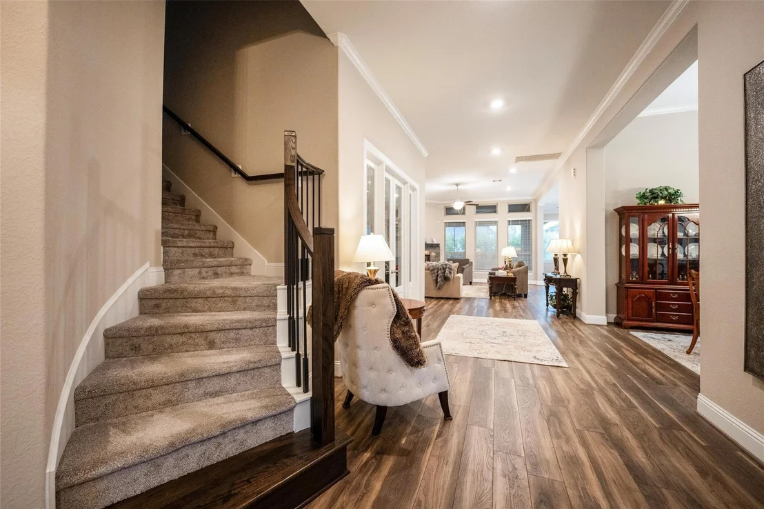 Photo of 915 Falcon Hollow Lane