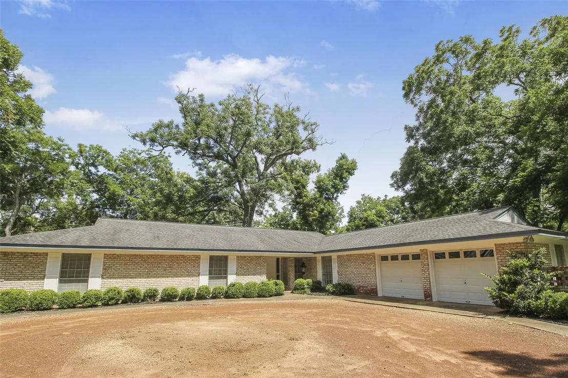 Photo of 536 Oak Drive