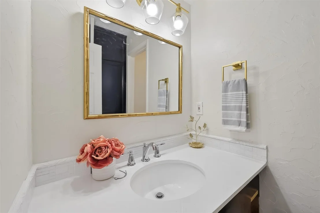 Photo of 13202 Lakecrest Drive