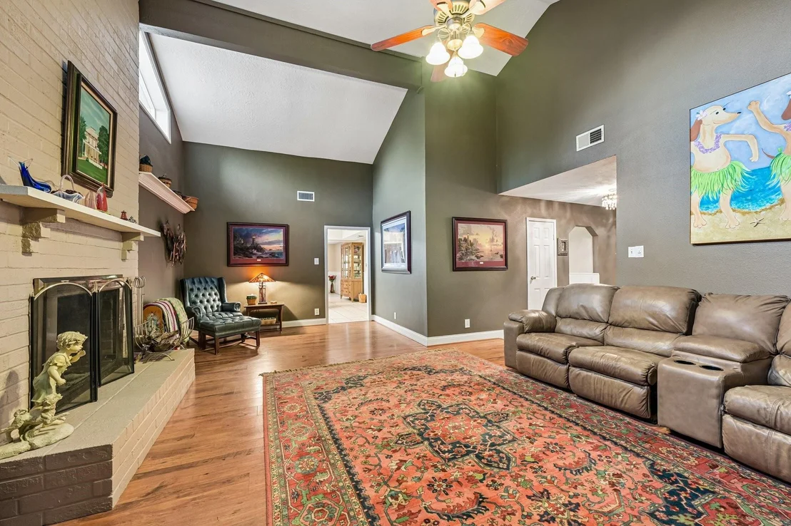 Photo of 2535 Cliff Drive