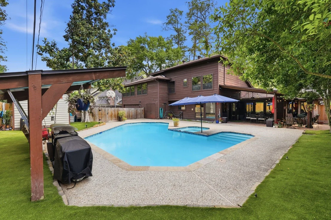 Photo of 15007 Benfer Road