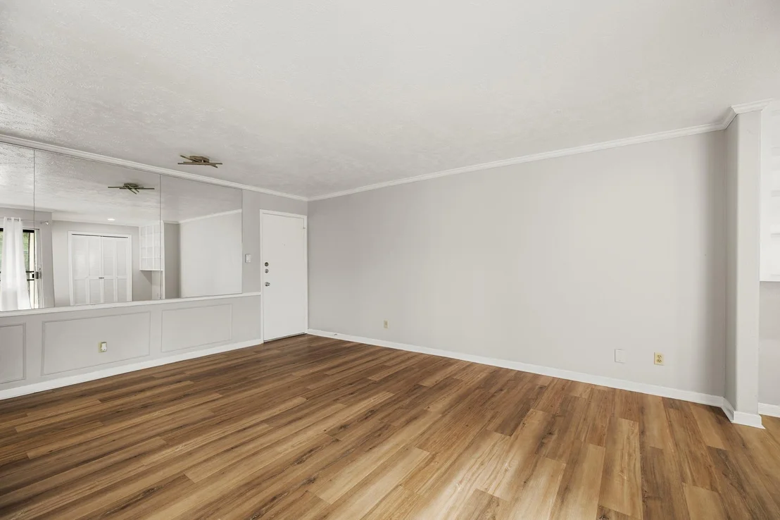 Photo of Unit 75 at 800 Post Oak Boulevard