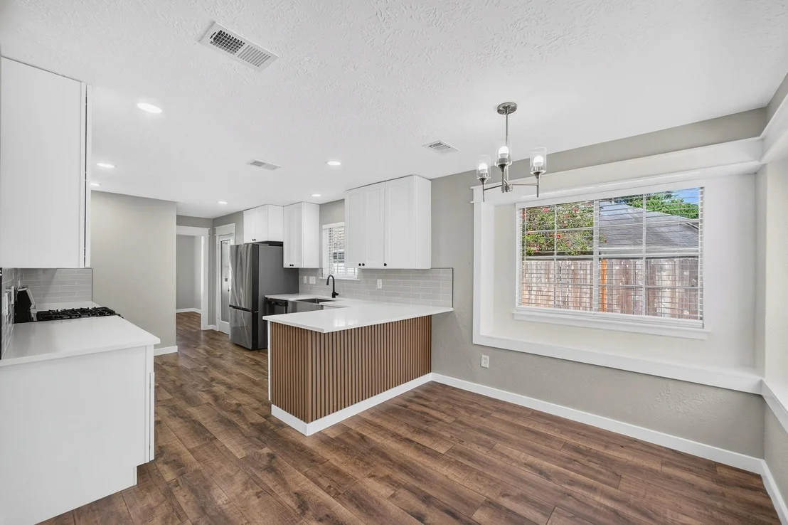 Photo of 2218 Pincher Creek Drive