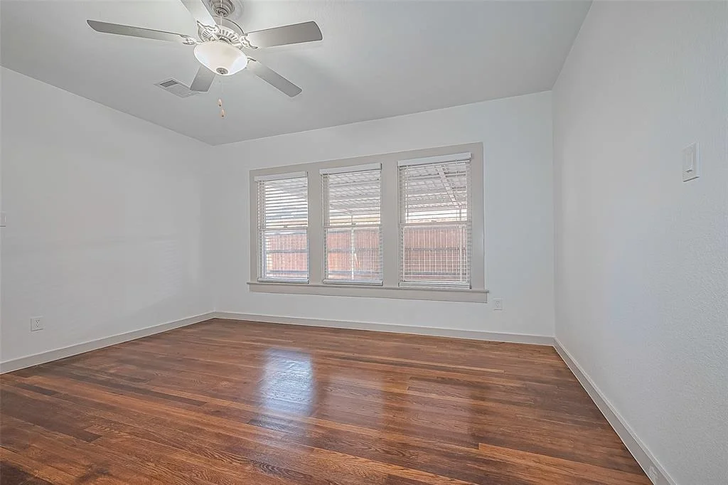 Photo of 8314 Tavenor Lane