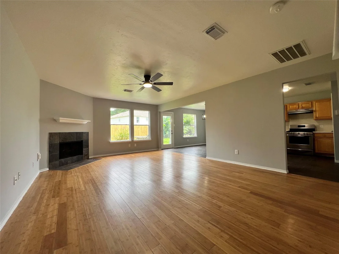 Photo of 919 N Oak Drive