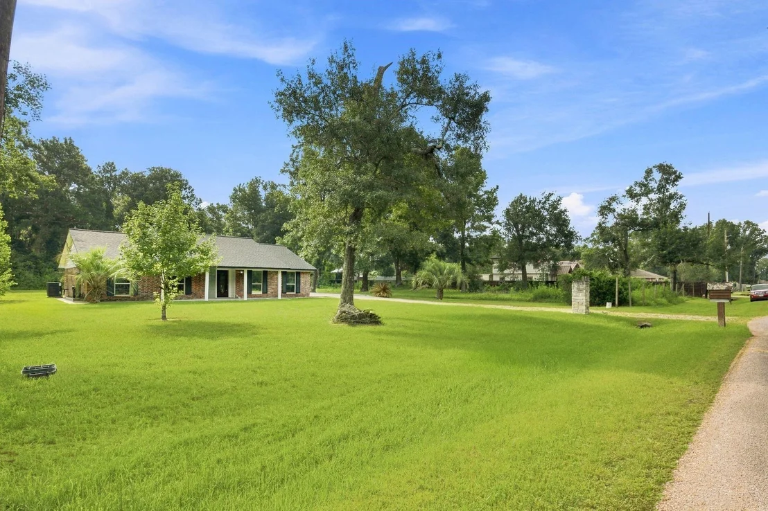 Photo of 18813 Woodridge Drive