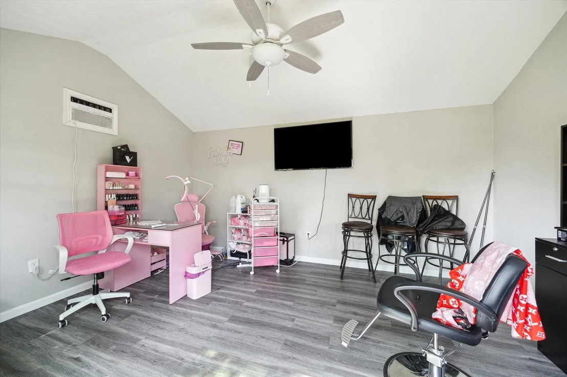 Photo of 606 Brook Lane