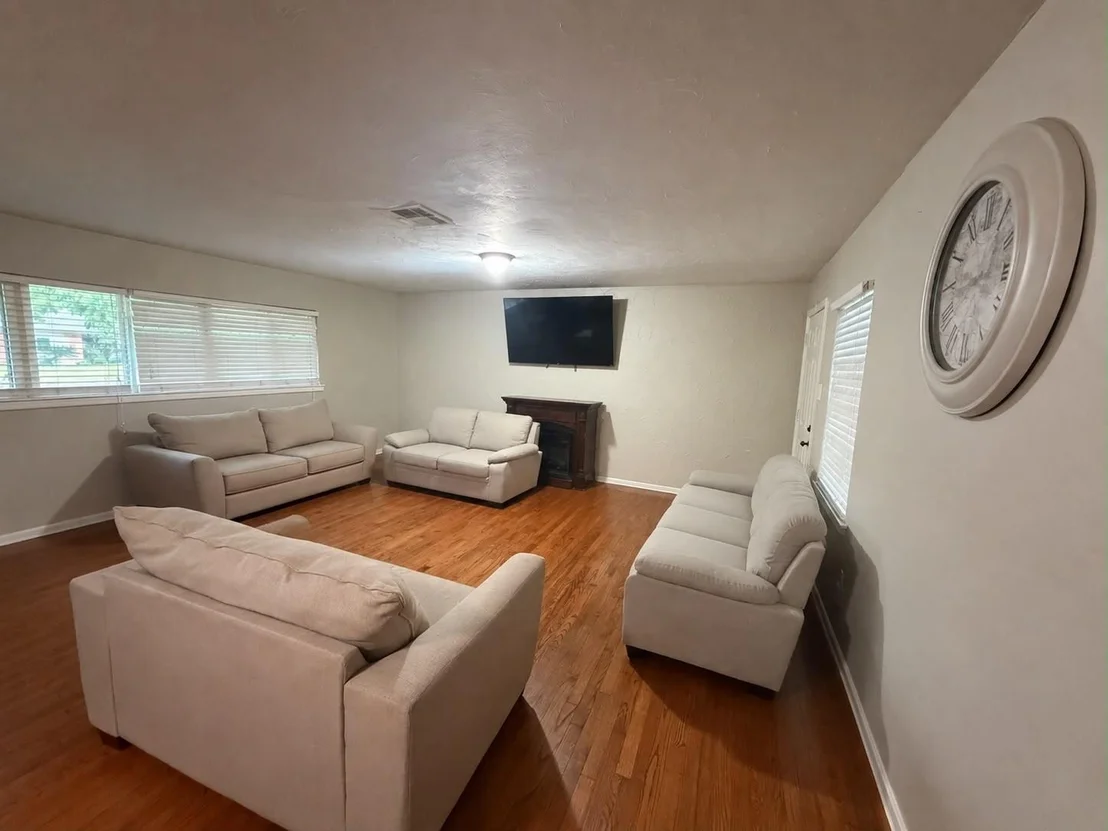 Photo of 1847 Pasadena Boulevard