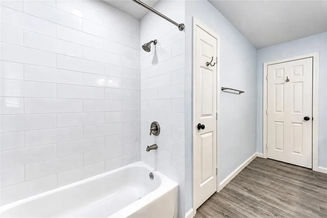 Photo of 910 Cedar Lane