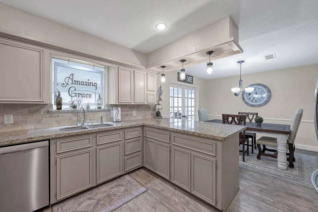 Photo of 8 Cambridge Circle