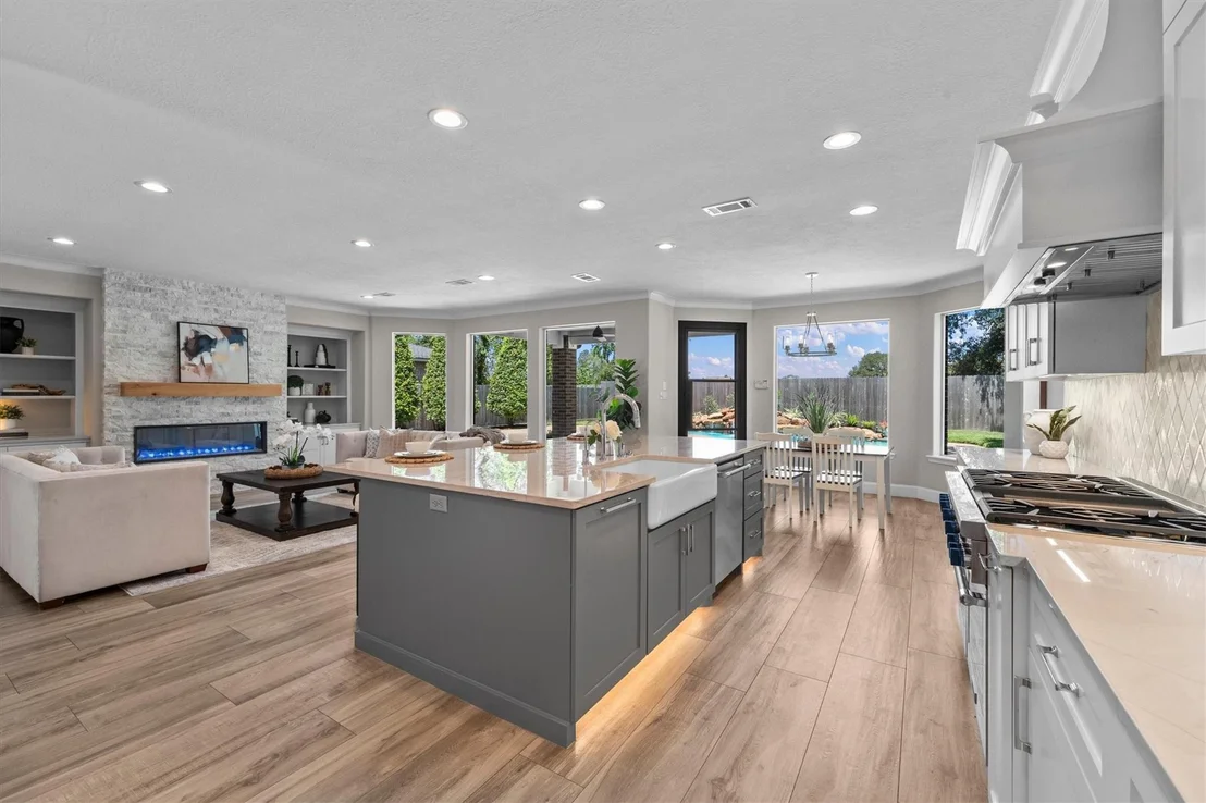 Photo of 15206 Hilltop View Drive