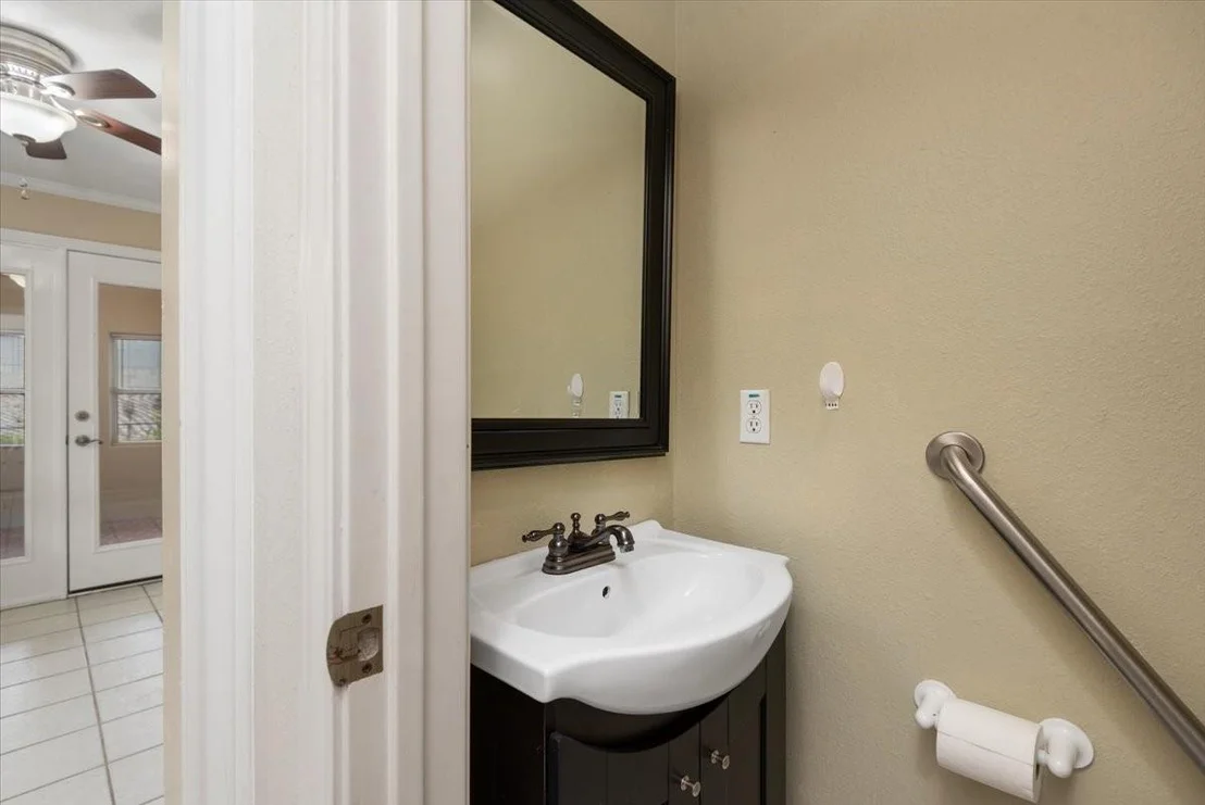 Photo of 14151 Buckingham Lane