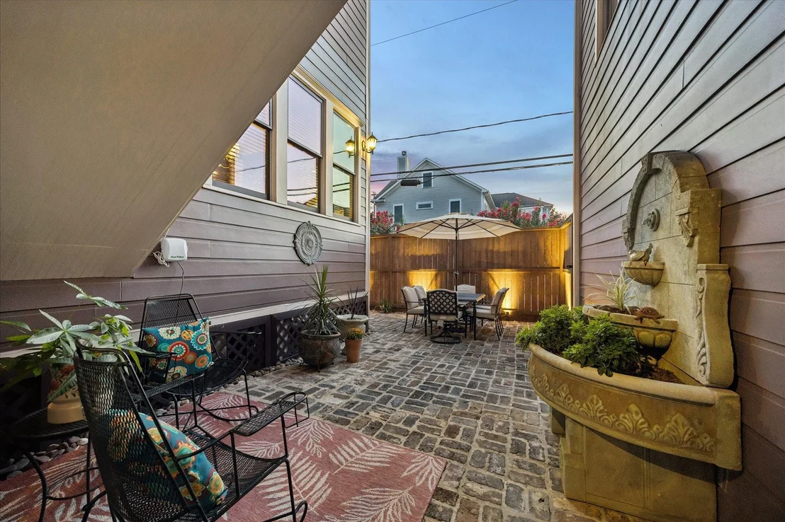 Photo of 809 W 9th Street