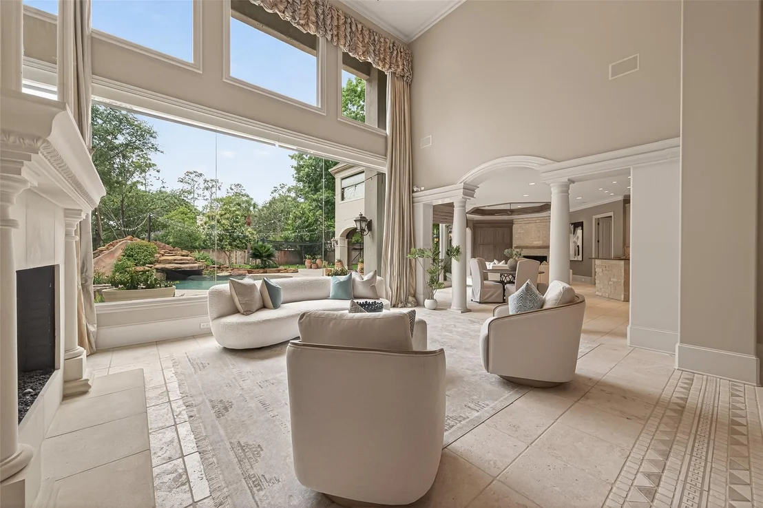Photo of 835 Echo Lane