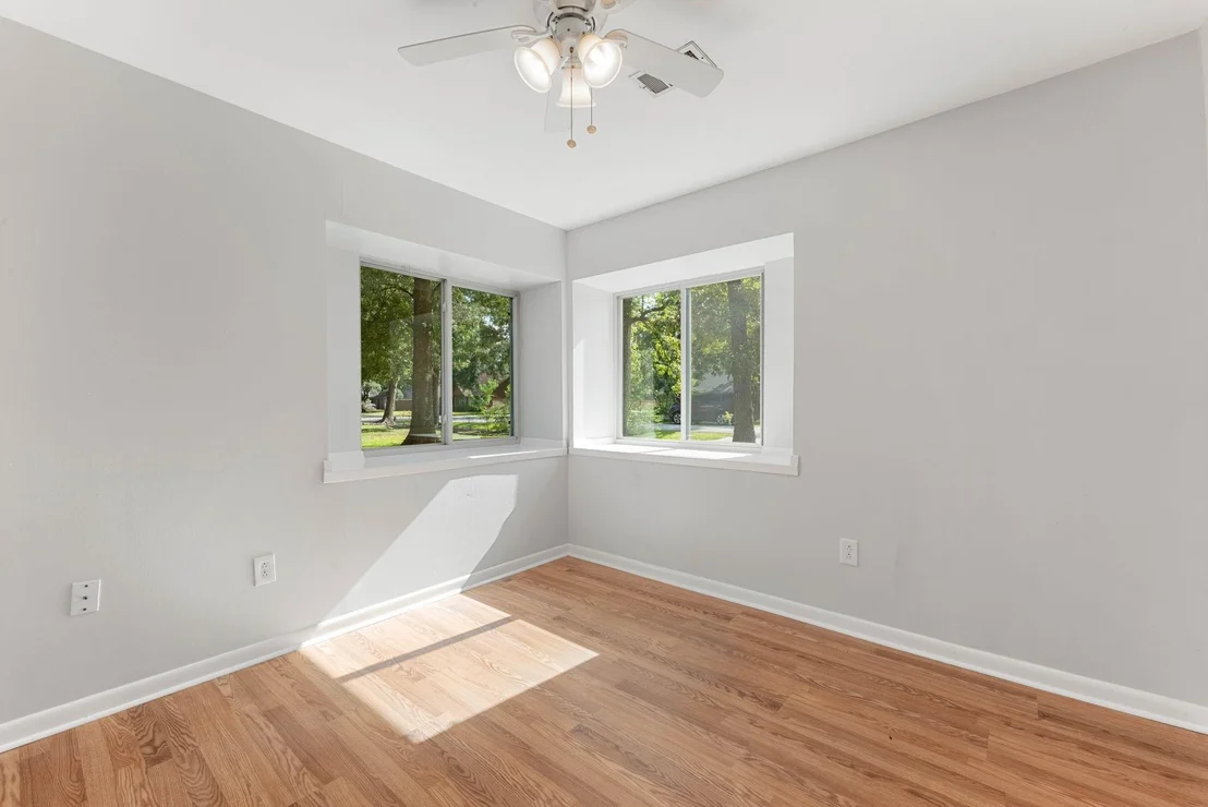 Photo of 26215 Oakhurst Drive