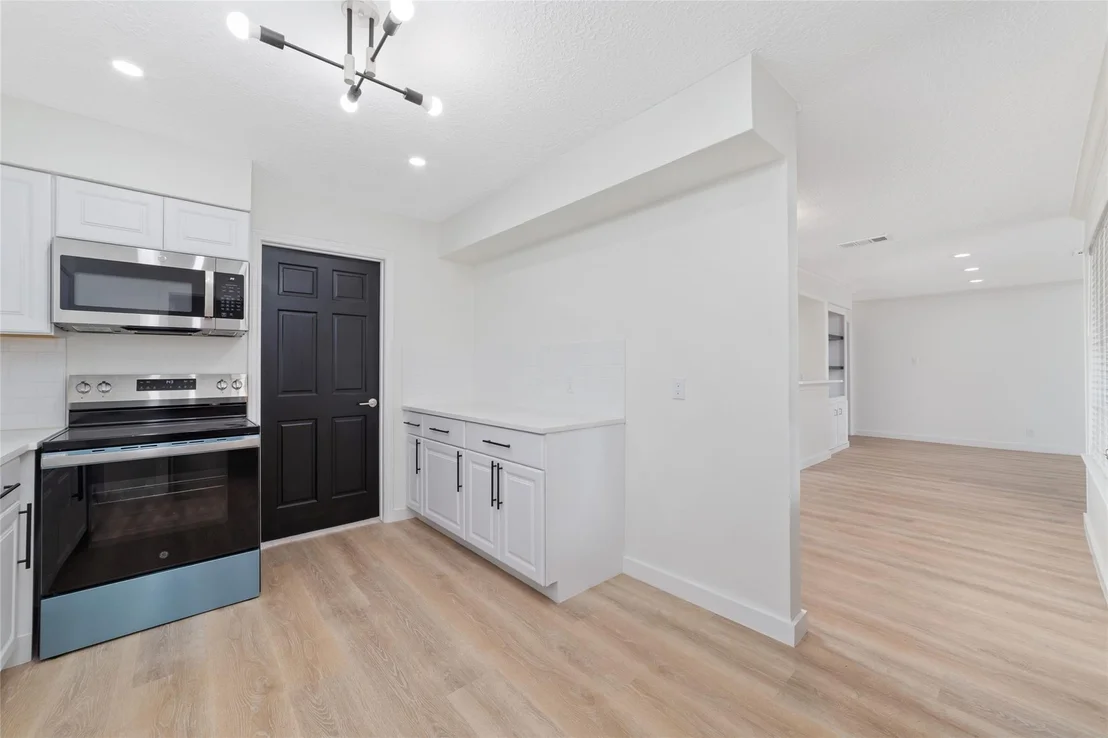 Photo of 7910 Oak Moss Drive