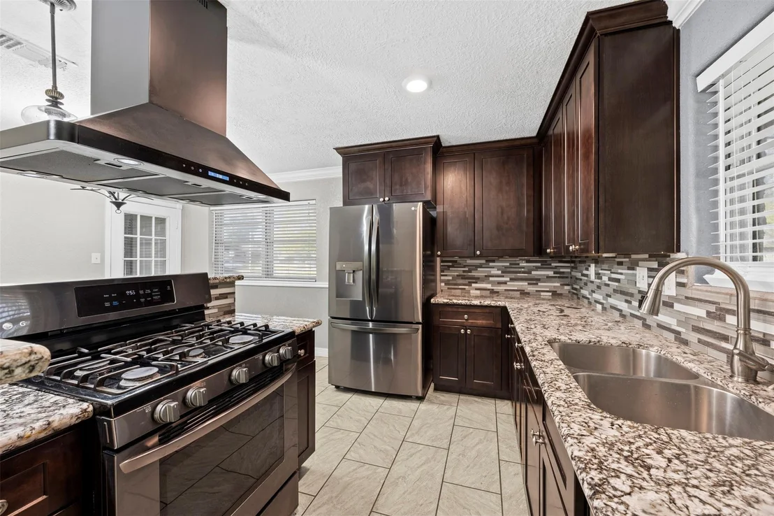 Photo of 539 Edgebrook Drive