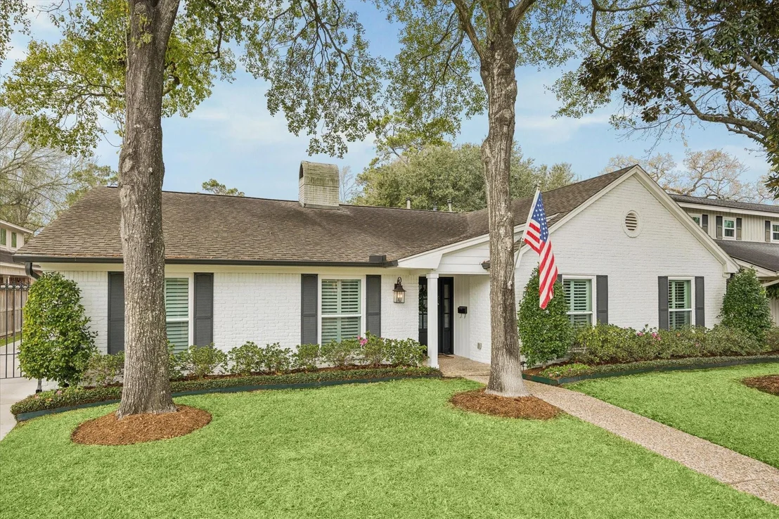 Photo of 1210 Briarbrook Drive