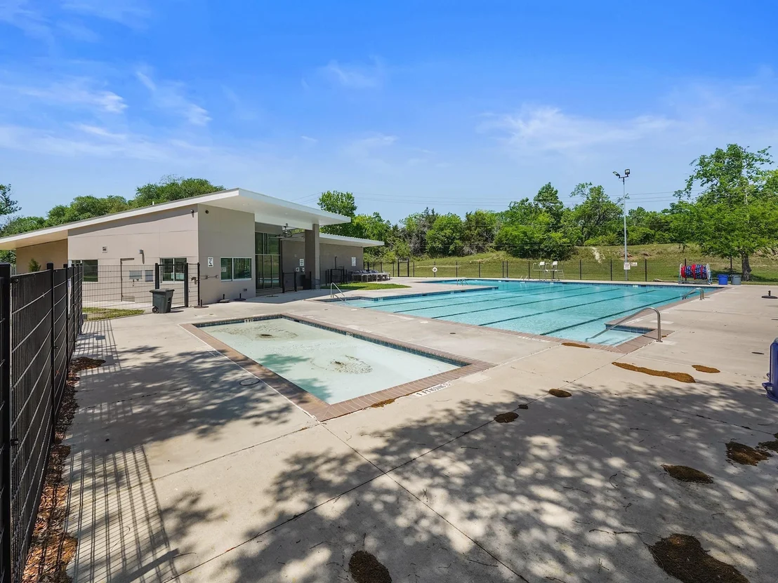Photo of 910 Enclave Parkway