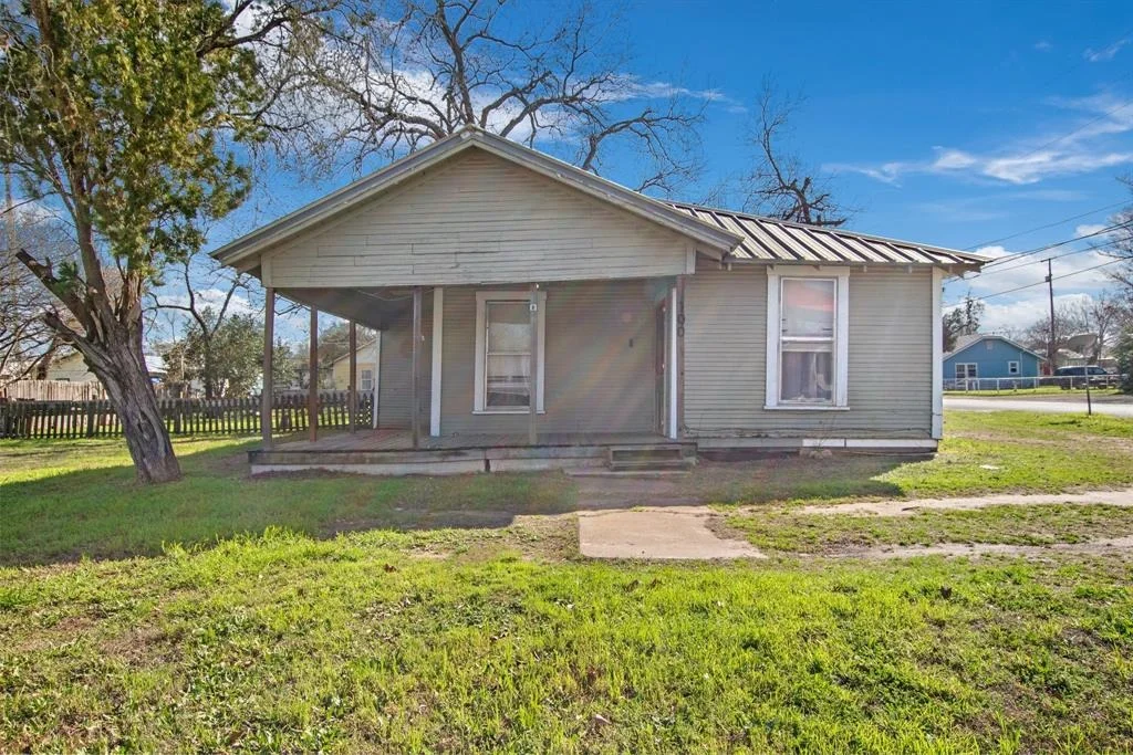 Photo of 100 E Austin Street