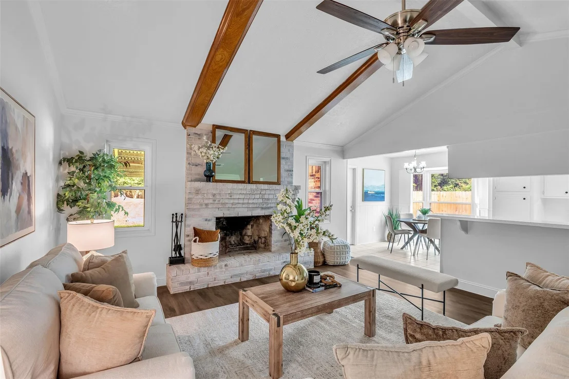 Photo of 20472 Lakeside Drive