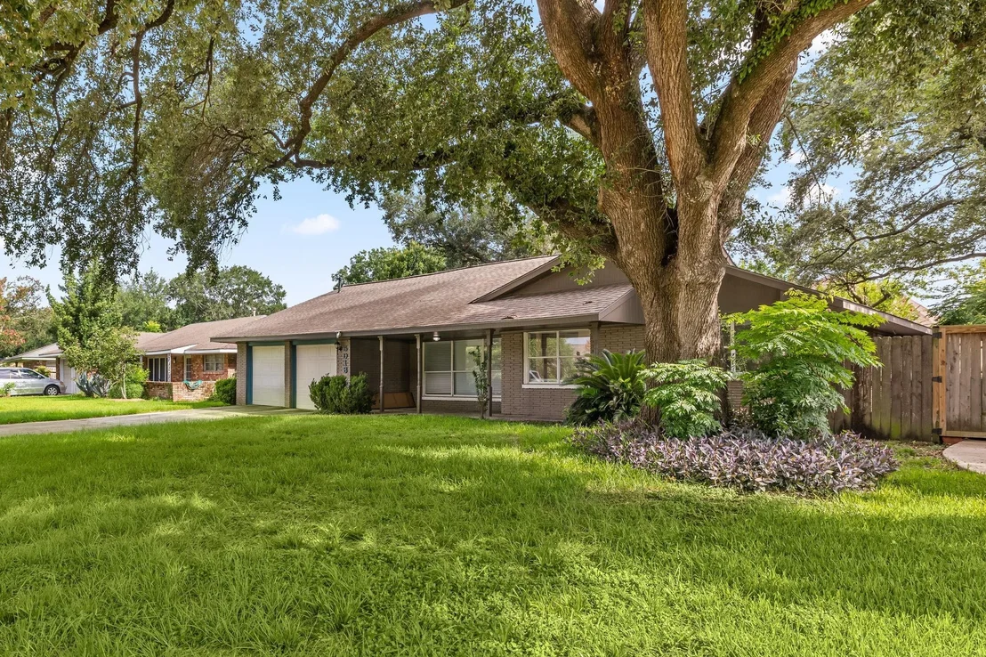 Photo of 5018 Willowbend Boulevard