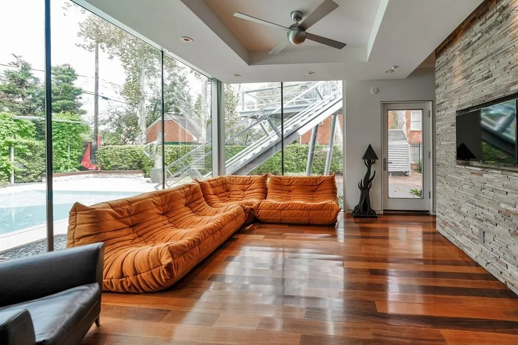 Photo of 2320 Blue Bonnet Boulevard
