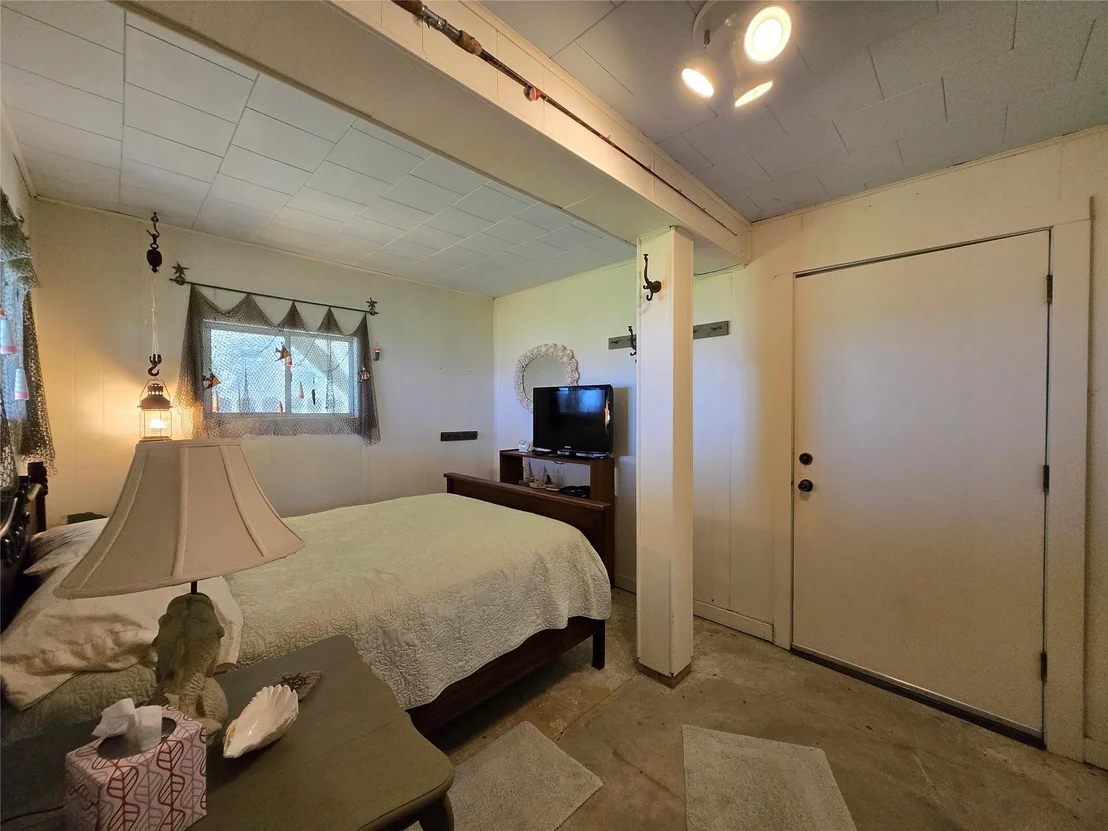 Photo of 2182 W Bayshore Drive