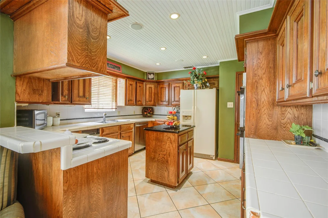Photo of 15110 Benfer Road