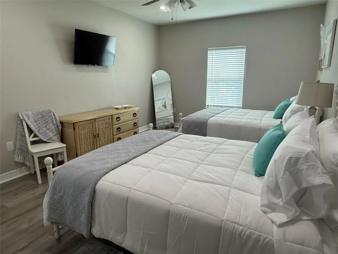 Photo of 528 Thunder Road
