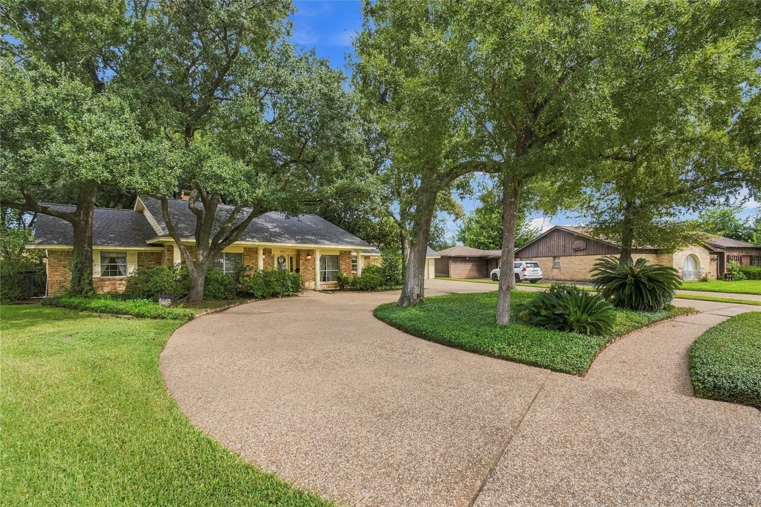 Photo of 203 Ballantrae Lane