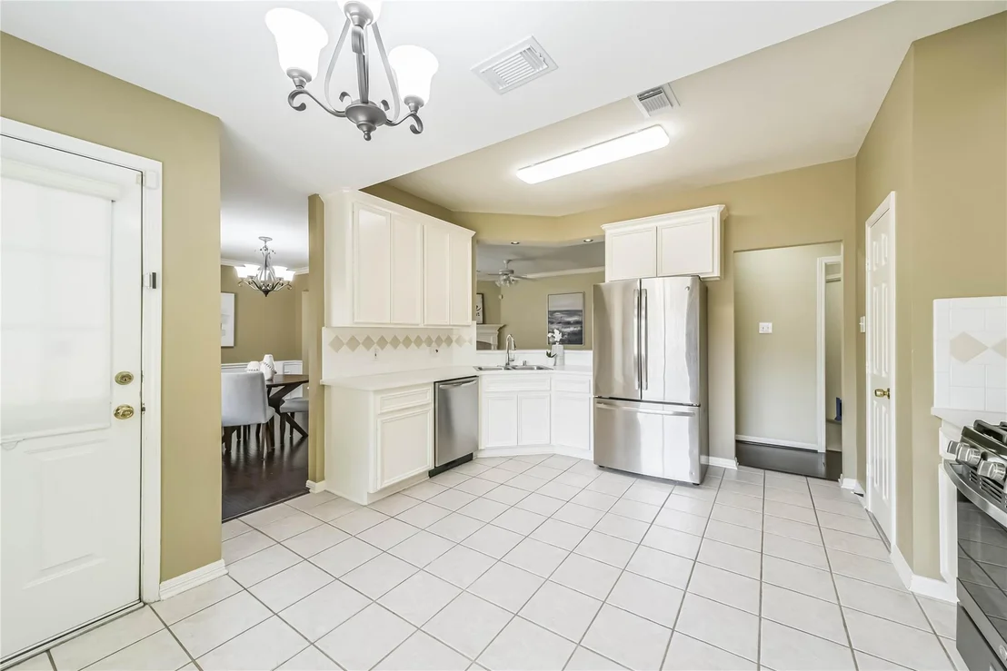 Photo of 22010 Kenlake Drive