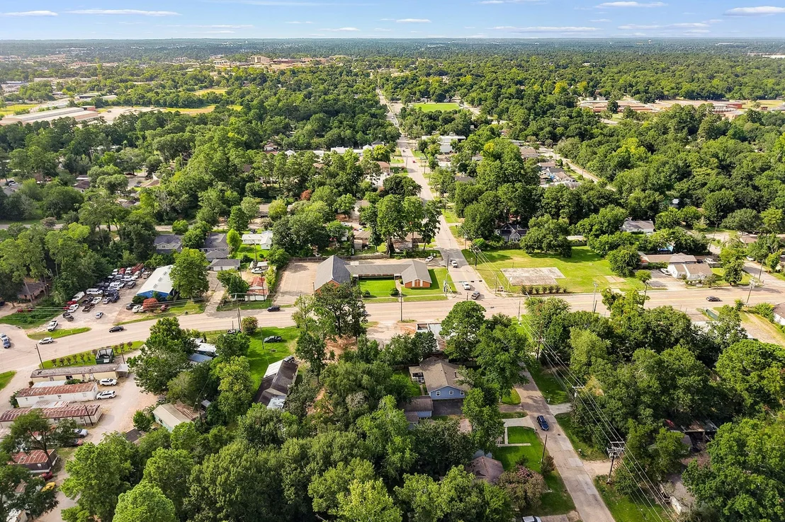 Photo of 425 Silverdale Dr