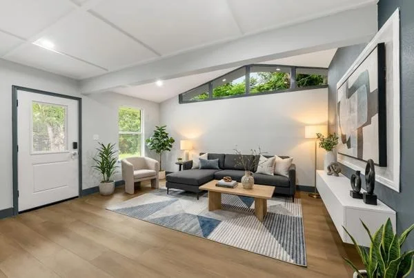 Photo of 6058 Lyndhurst Drive