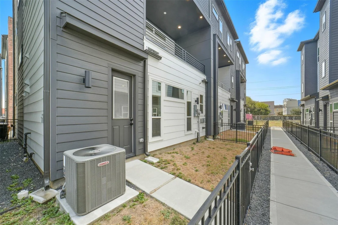 Photo of 3006 Lamar Street