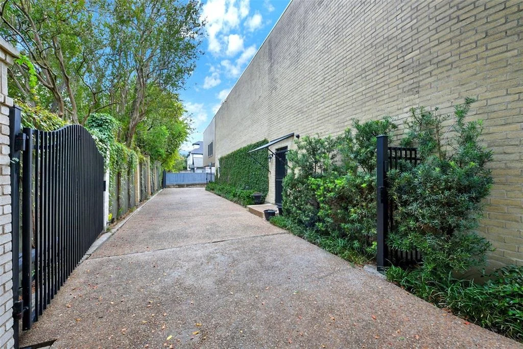 Photo of 897 Kirby Drive