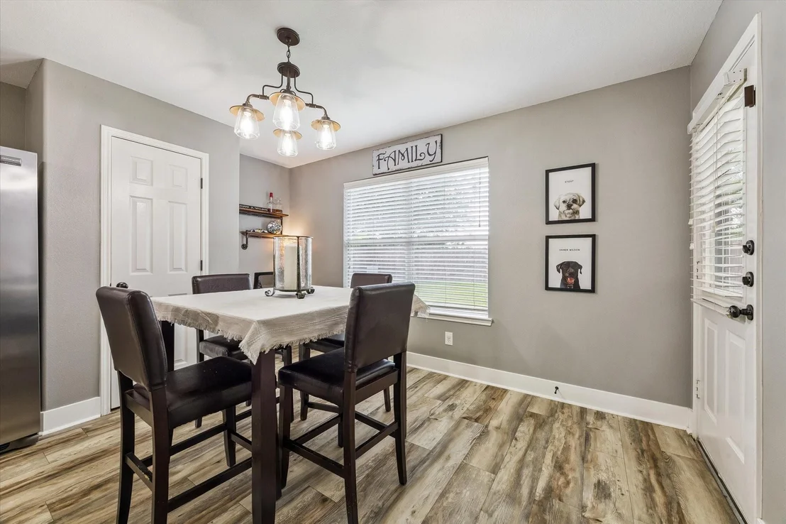 Photo of 1041 Riverwood Drive