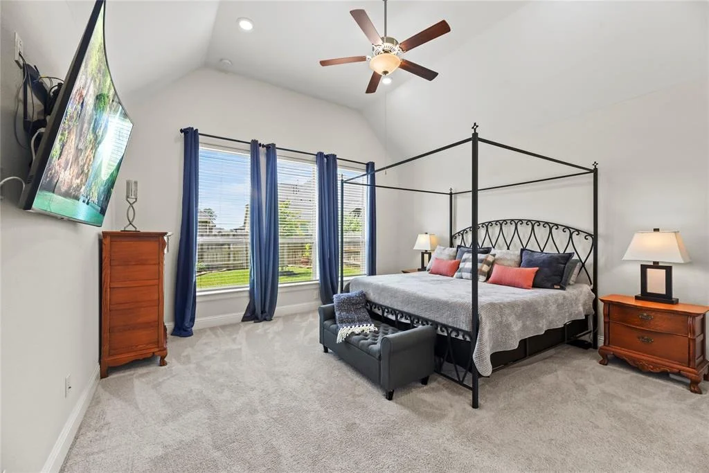 Photo of 907 Falcon Hollow Lane