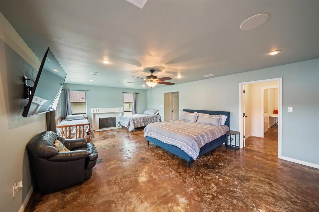 Photo of 121 Holiday Lane
