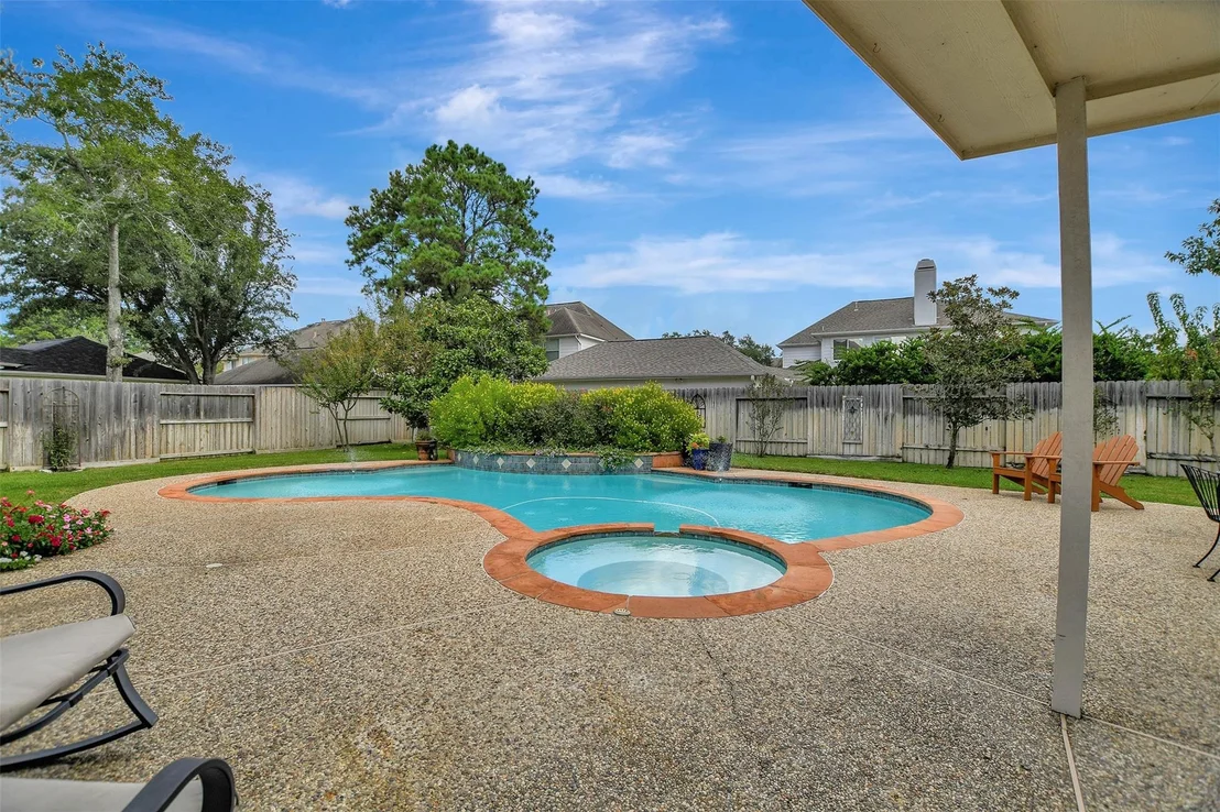 Photo of 15918 Lake Loop Drive