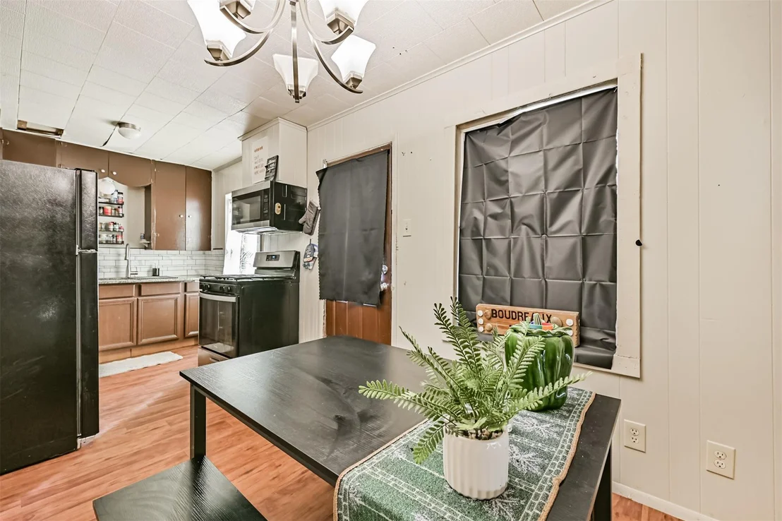 Photo of 707 W 5th Street