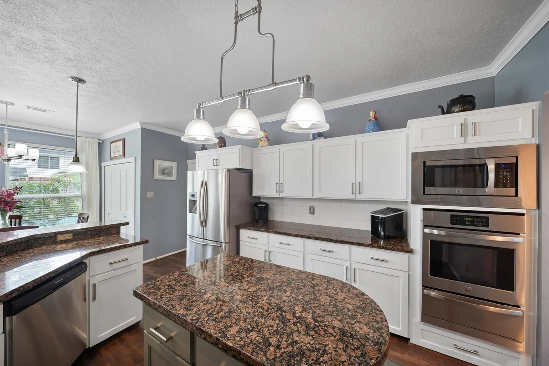Photo of 16303 Avenplace Road