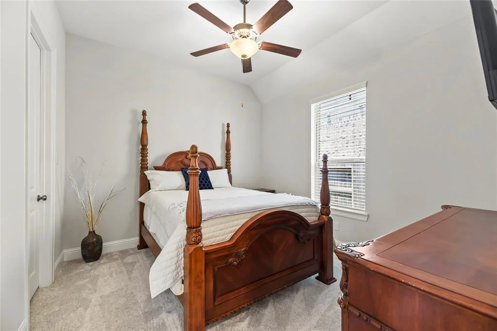 Photo of 907 Falcon Hollow Lane