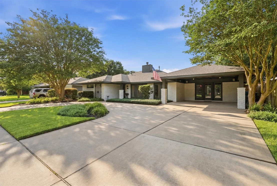 Photo of 4517 Willowbend Boulevard