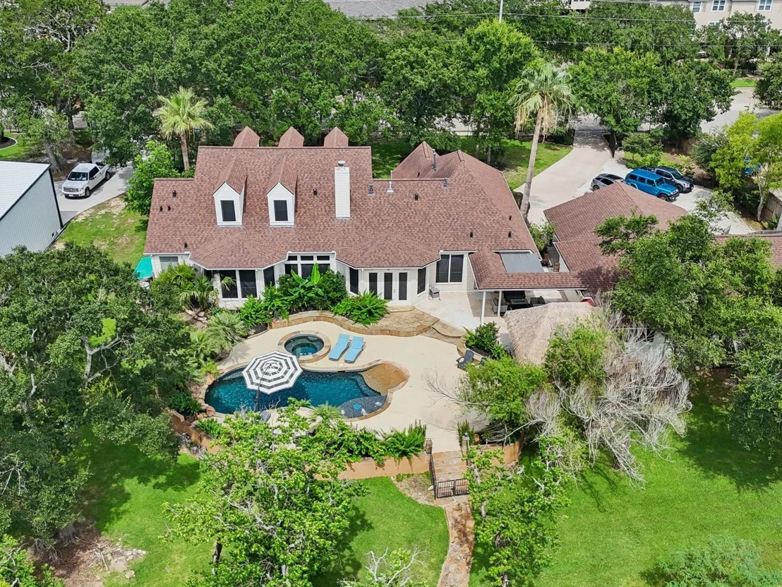 Photo of 2037 Lakeside Drive