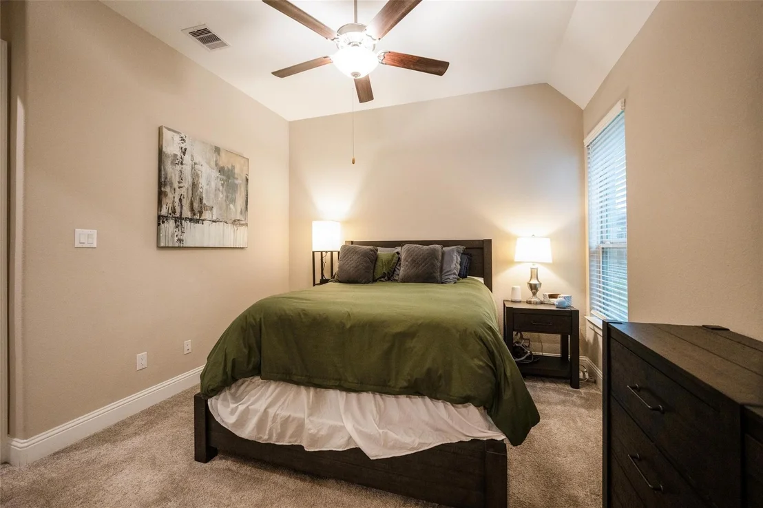 Photo of 915 Falcon Hollow Lane