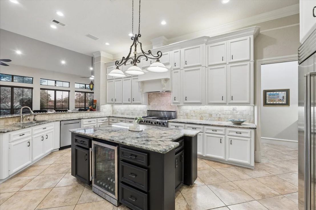 Photo of 6810 Anthonia Lane